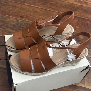 NWT St. John’s Bay Lucy Wedge Sandals Cognac Brown Size 7.5W New in Box